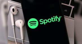 פועלת לשדרוג חוויית המשתמש. ספוטיפיי.