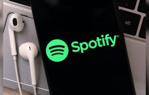 פועלת לשדרוג חוויית המשתמש. ספוטיפיי.