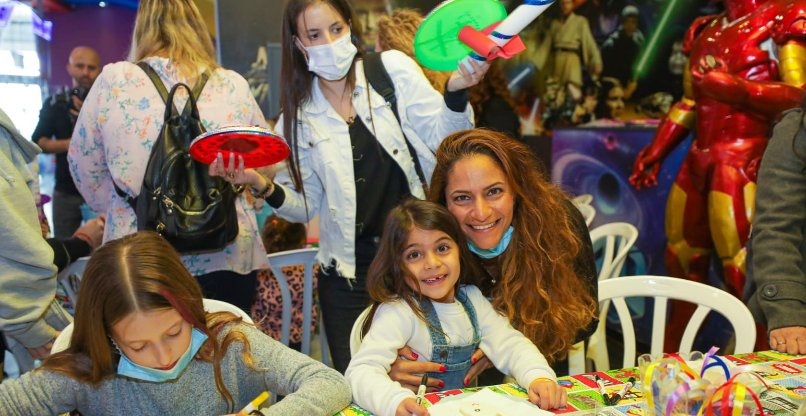 לעובדי מלם תים באירוע חנוכה 2021.