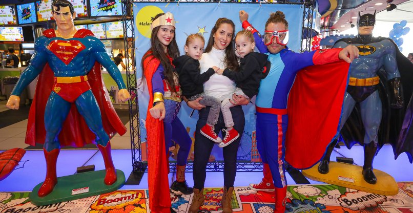 עובדי מלם תים ומשפחותיהם חוגגים עם גיבורי העל באירוע חנוכה מושקע.