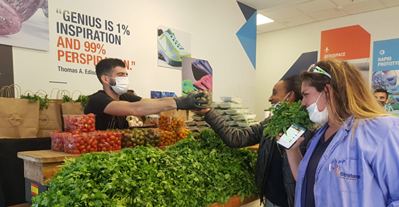 עובדי סטרטסיס עושים שוק.