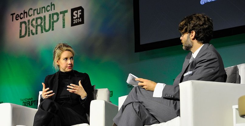 בימי הזוהר. אליזבת הולמס, המייסדת של תראנוס בימים שהייתה יו"רית ומנכ"לית הסטארט-אפ המבטיח, באירוע TechCrunch Disrupt בשנת 2014.