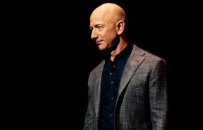 "רק" במקום השלישי בין עשירי תבל. ג'ף בזוס, מייסד אמזון.