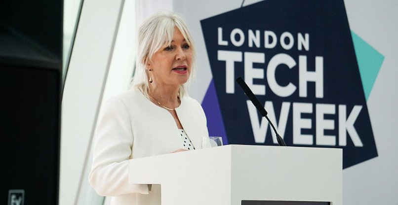 שרת התרבות הבריטית, נדין דוריס, בפתיחת שבוע הטכנולוגיה של לונדון ב-2021.