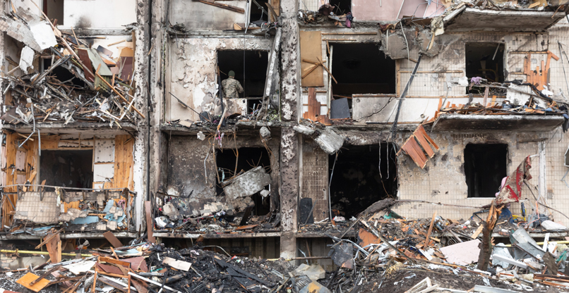 בית הרוס בקייב, בירת אוקראינה, לאחר שהופצץ על ידי מטוס רוסי.
