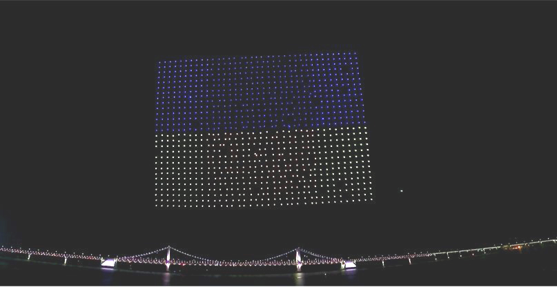 דגל אוקראינה במופע רחפנים בדרום קוריאה.