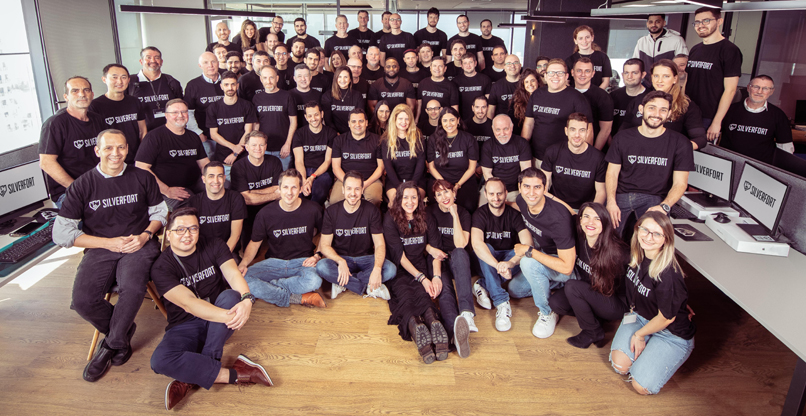 עובדים בסילברפורט.