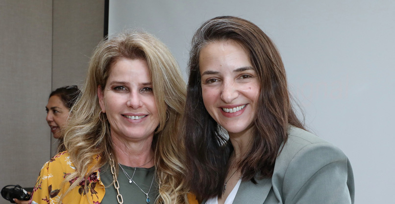 לוסי אהריש, עיתונאית, שחקנית ומגישת טלוויזיה ערבייה-ישראלית, ואיריס נחשוני, סמנכ"לית מערכות מידע גלובלית באורמת.