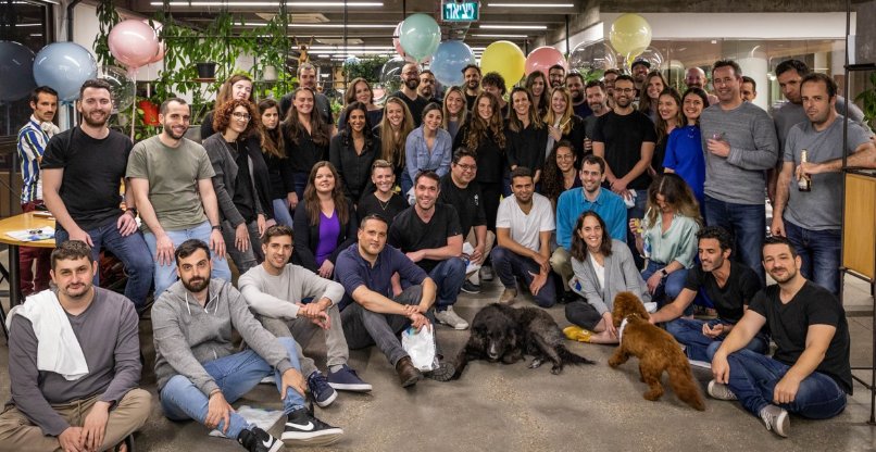 צוות דמוסטאק.