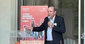סרג'יו ויניצקי, הנציג בישראל של מרכז הירידים FIRA ברצלונה ותערוכת וכנס הערים החכמות בעיר.
