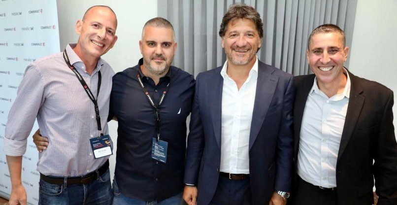 מימין: רונן נוי – מנכ"ל קומוולט ישראל, מרקו פאניזי – מנכ"ל קומוולט אינטרנשיונל, רועי בן-יאיר – מנהל תחום סיסטם שו"ב וחדר מחש, בקוקה קולה ישראל, וכפיר שפיר – מנהל מכירות מגזר אנטרפרייז קומוולט ישראל.