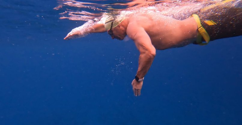 גיל פלד, מנהל מכירות ותמיכה, אינטואיטיב ישראל, במהלך אימון שחייה.