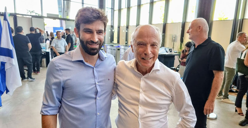 מימין: מנכ"ל גב ים, אבי יעקובוביץ', ועומרי, שיחליפו.