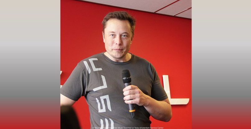 רוצה יותר שליטה. מנכ"ל טסלה, אילון מאסק.