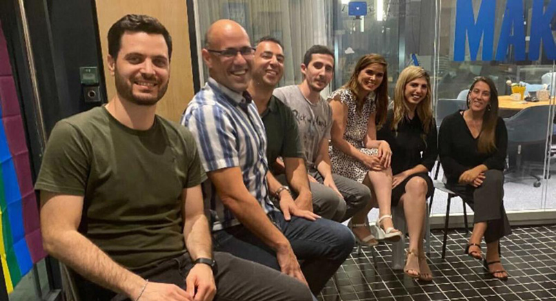 מימין: שחר נחמוקה – מומחה לגיוס טאלנטים בטורי; מור צח מוכתר – מומחית לגיוס טאלנטים בטורי; מעיין תבור-פרידמן – אחראית משאבי אנוש בטורי; זיו ארליכסון – ראש צוות ההנדסה בטורי; שמעון מויאל – מוביל קהילת #כולא_לייק; ואדיר קנדל – ראש קהילת Fed Cast.