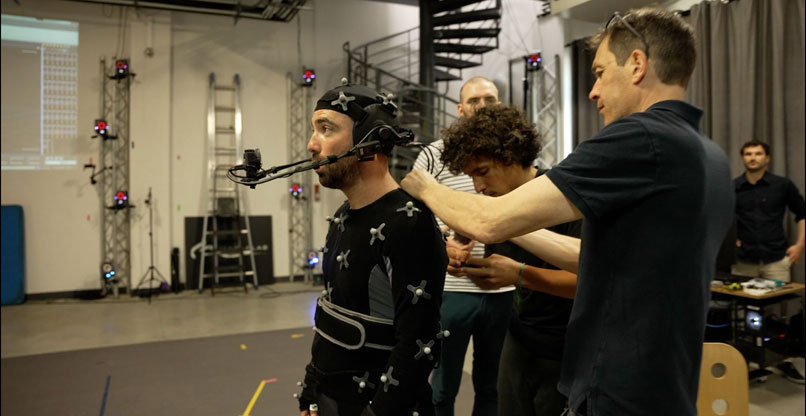 עומר אדם - בקורב גם כאווטאר.