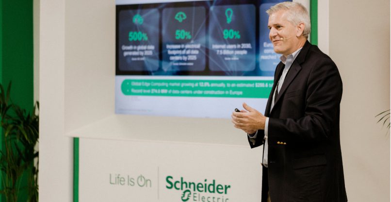 ג'ו קריימר, מנהל המכירות העולמי של שניידר אלקטריק.