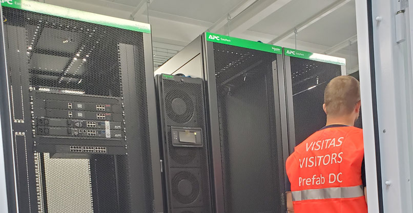 מפעל הדטה סנטרים של שניידר אלקטריק בברצלונה.