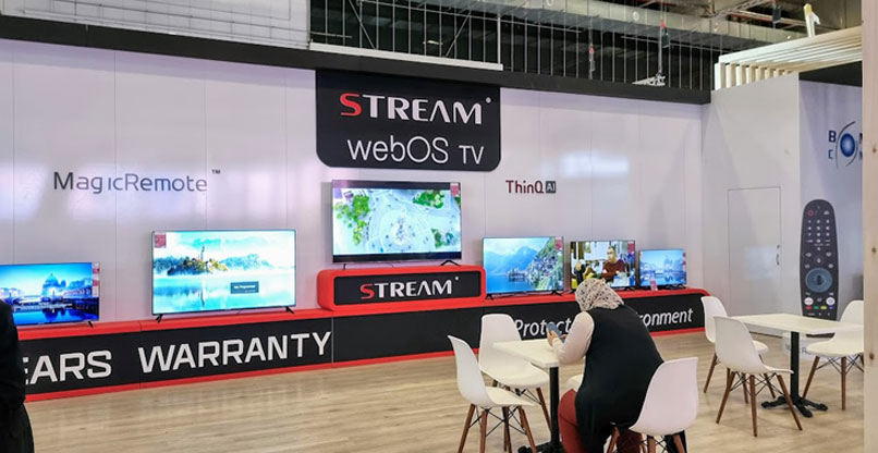 webOS היא מערכת הפעלה פתוחה מבוססת אנדרואיד, שפותחה על ידי LG. אני לא חושד בכותבי מערכוני ה-"היי-טקס" בארץ נהדרת שהעתיקו את השם webOS לחברה הדמיונית של אודי כגן וליאת הר לב, אבל אי אפשר שלא להיזכר בהם בהקשר הזה.