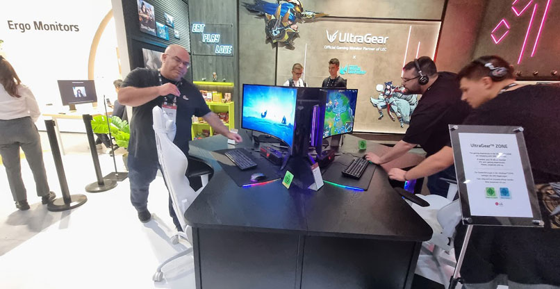 מסכים קמורים, לא רק לצפייה בשידורים, אלא גם למשחקי מחשב. LG.