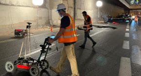 הצוות של אקסודיגו באזור הבולען בנתיבי איילון.