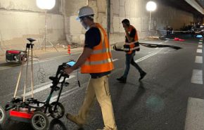 הצוות של אקסודיגו באזור הבולען בנתיבי איילון.