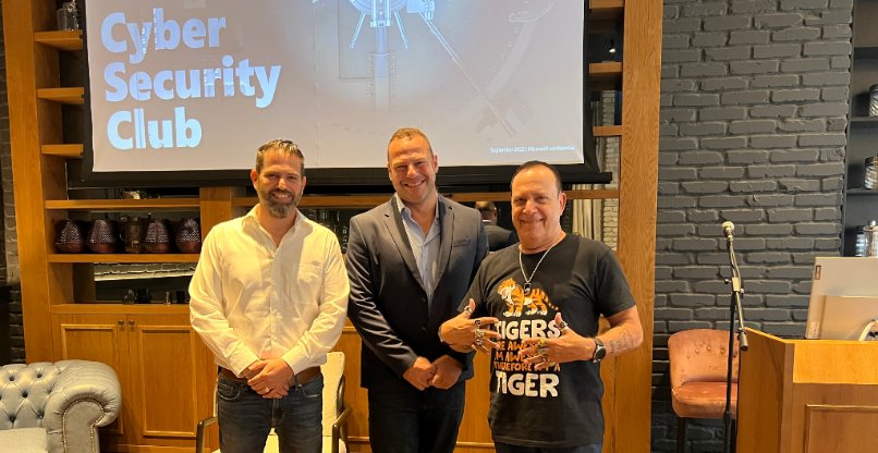 מימין: פלי הנמר; איציק צלף, מנהל האבטחה הלאומית מיקרוסופט ישראל; ואלון יחימוביץ, מנכ"ל מיקרוסופט ישראל.