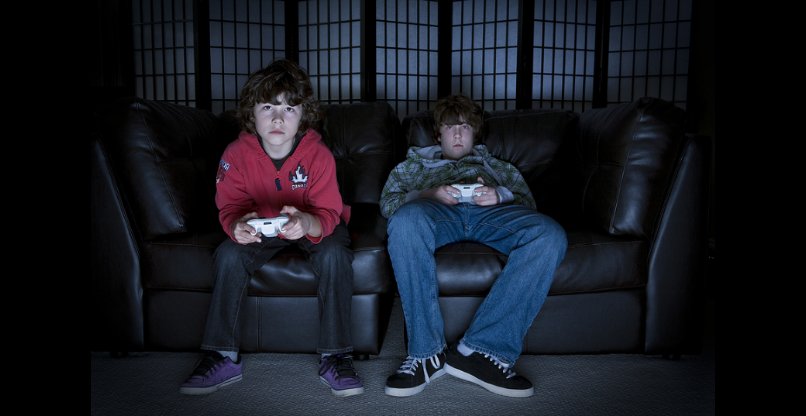 מדוכאים ואלימים עקב משחקי וידיאו. תפישה שאינה מדויקת יותר? אילוסטרציה.