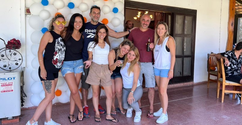 מימין: חן אגמי, ארז בן ישי, רלי גבע, מירב גולן, נועה פיקאר, תומר שרון, אושר וקסלר ומיטל גריגוס.