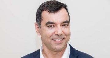 עוזב את מובילאיי. פרופ' אמנון שעשוע, המייסד, הנשיא והמנכ"ל של החברה.
