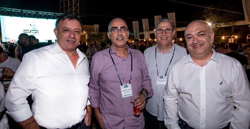 מימין: חן ביבר - מנהל אגף אינטגרציה בפרטנר, רונן צרפתי - מנהל מכירות אלקטל, יענקל לוי עייש - מנכ״ל אלקטל ישראל, אבי גבאי - מנכ״ל פרטנר   