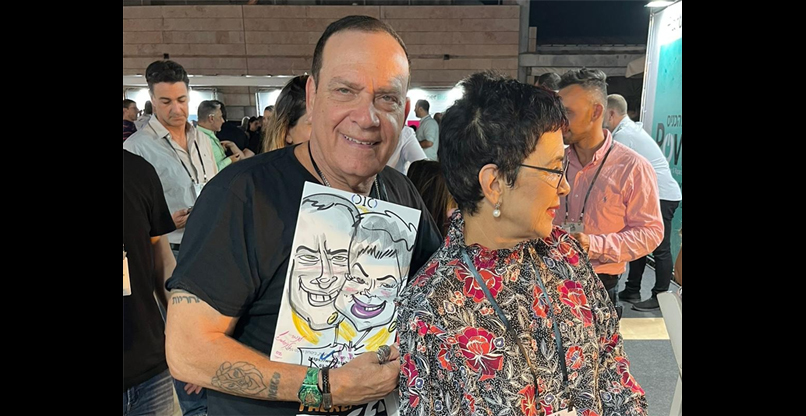 במסגרת אירוע האינטגרציה, הציגו שותפי פרטנר את שירותיהם בדוכנים שהוצבו על הגג של משרדי פרטנר. תור ארוך השתרך לפני אחד מהם, הדוכן של חברת 010 שבבעלות פסח גולדמן ורני נתנאלי, המספקת מעטפת שירותים להגנת סייבר לעסקים, שפרטנר משווקת את פתרונותיה מזה כשש שנים, ושתי החברות משרתות מאות לקוחות משותפים. החברה הביאה שלושה ציירי קריקטורות, שציירו את הלקוחות שהגיעו לאירוע, בין היתר גם של פלי הנמר ודליה פלד, בעלי ומנכ"לי קבוצת אנשים ומחשבים. התוצאה לפניכם.