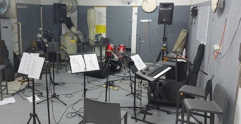 חדר החזרות של הלהקה בקמפוס ביבנה.