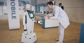 הרובוט האוטונומי הראשון בארץ הכולל זרועות רב מפרקיות ואינטליגנציה מלאכותית. 'גרי' מבית אנלימיטד רובוטיקס.