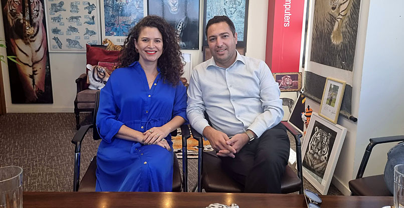 מימין: דן שריג, מנהל הטכנולוגיות הראשי, ואנני דגני, דירקטורית הפיתוח העסקי במעבדת החדשנות של פינסק.