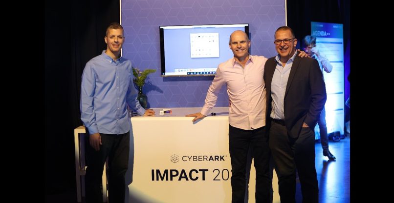 מימין לשמאל: חזקי גיל, סמנכ"ל מכירות אזורי ישראל ומזרח אירופה בסייברארק, אודי מוקדי, מנכ"ל ויו"ר סייברארק, פרץ רגב, סמנכ"ל המוצרים הראשי בחברה.