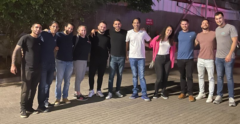 צוות ג'וטומייט. מימין לשמאל: עידן אברהמי, אמיר מילר, עדי שטיין, דלפין אלפסי, טל יהושע, ורד ורטהיים המנכ"לית, ארתור אדיאנייב, אריאל יוסף, אומיד והדטי ורז מלכה.