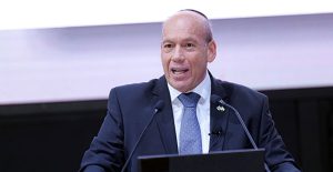 מצא בעבר כשלים מערכתיים ופגיעה בפרטיות בכלי האזנות הסתר. מבקר המדינה, מתניהו אנגלמן.