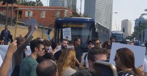 יש כאלה ששותקים - ויש כאלה שחוסמים את הרחוב.