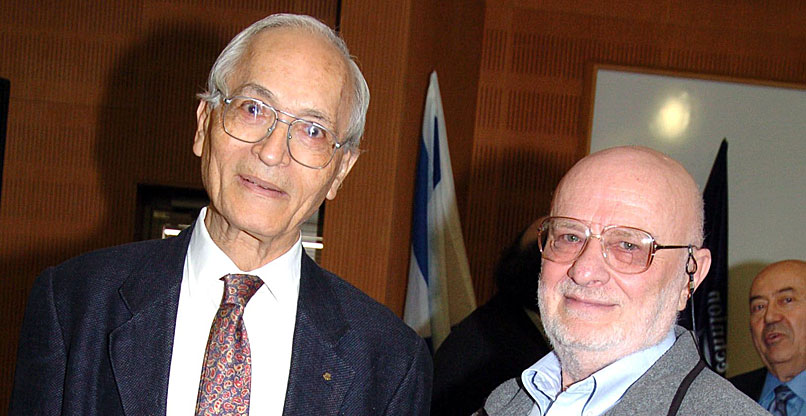 מימין: פרופ' אברהם למפל ז"ל ופרופ' יעקב זיו ז"ל, מפתחי אלגוריתם למפל-זיו.