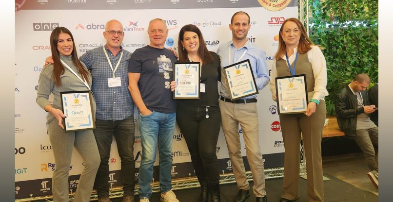 אנשי אופיסופט ו-SQLink* בטקס IT Awards 2022.