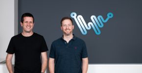 מימין: יניב אלרון ונעם לנדו, המייסדים השותפים של וובינג. 