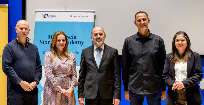 משמאל: ברק רגב, מנכ"ל גוגל ישראל; יעקב מרגי, שר הרווחה; נועה אלפנט לופלר, דירקטורית מדיניות ציבורית בגוגל ישראל; יובל פסו, מנהל Google for Startups Israel; ולילי בן עמי, מייסדת פורום מיכל סלה.