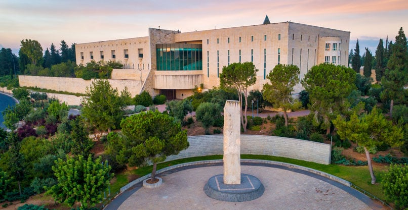 "בג"ץ לקח סמכויות לא לו". בניין בית המשפט העליון בירושלים.