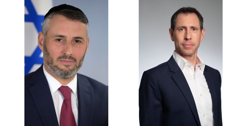 מימין: מנכ"ל החברה למתנ"סים, טל בסכס; והשר הממונה על הארגון, השר חיים ביטון.