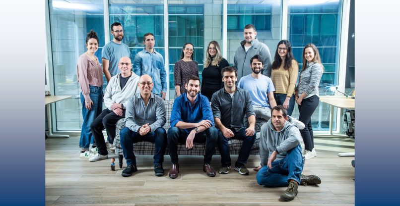 צוות חברת האינשורטק קפיטולה.