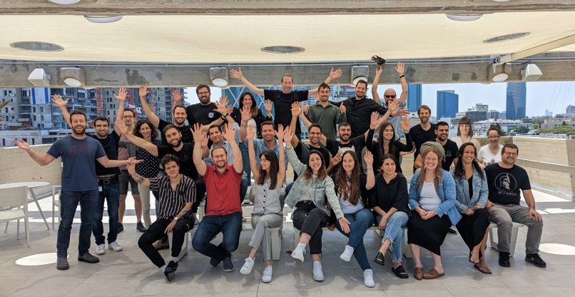 מרגישים בכל יום שהם עושים מהפכה אמיתית ועוזרים לאדריכלים בכל העולם להתאהב מחדש במקצוע. אנשי צוות סוואפ.