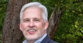 מורגן רייט, יועץ אבטחה בכיר לסנטינל וואן.