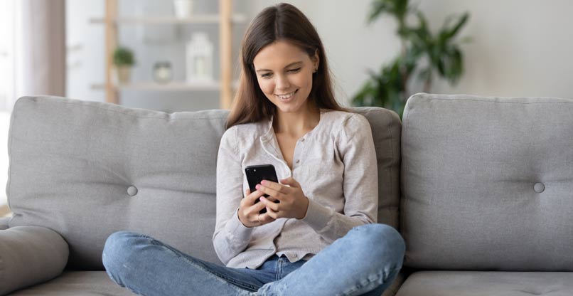 הנתונים מראים: בני הנוער שורצים מול המסכים.