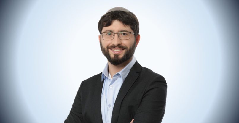 עו"ד אלעד קפלן, עו"ד ויזם חברתי, מנהל מרכז מנומדין למשפט יהודי ודמוקרטי.